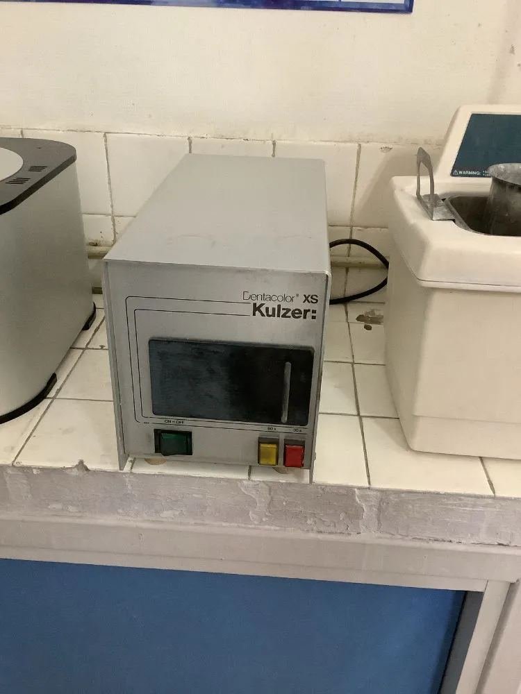 Enceinte photopolymérisation KULZER Dentacolor XS – laboratoire dentaire