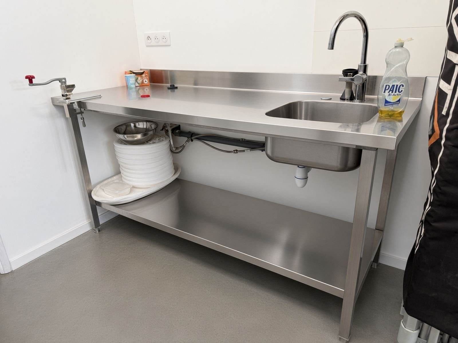 Plonge professionnelle inox 1 bac + étagère basse + robinet – CHR