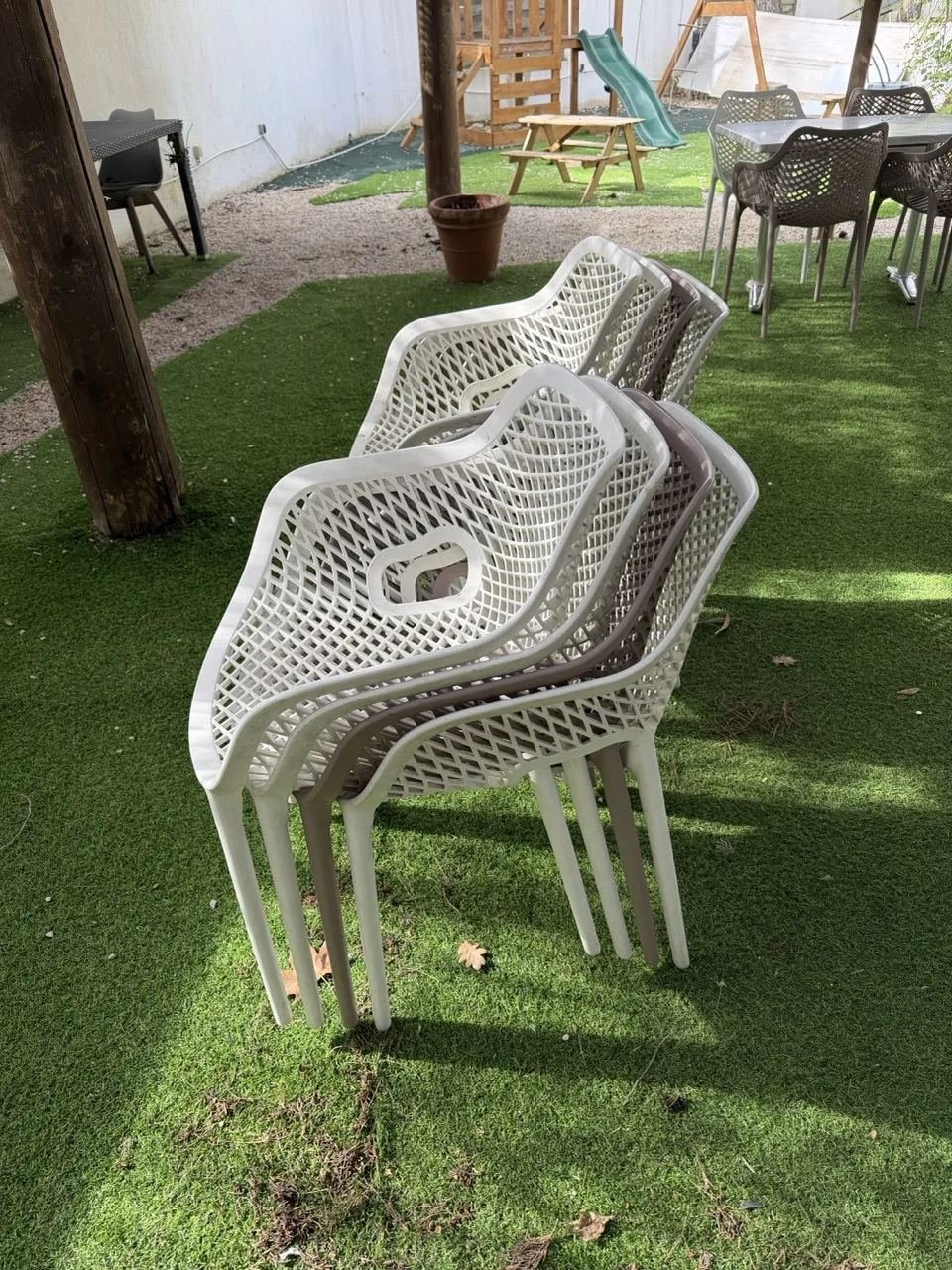 Chaises de jardin modernes empilables – plastique monobloc