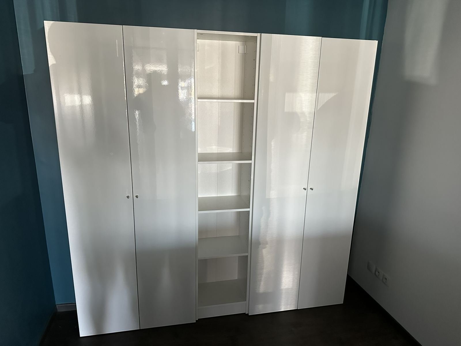 Armoire de rangement Leroy Merlin blanc brillant – comme neuve – 2 m / 2,20 m