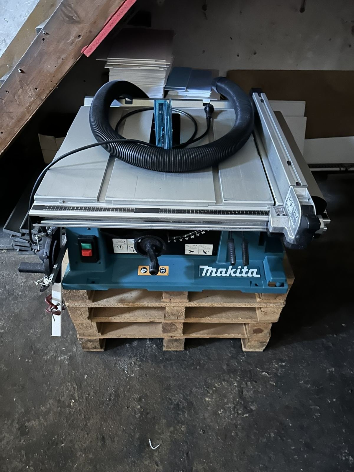 Scie circulaire sur table Makita MLT100 – Professionnelle