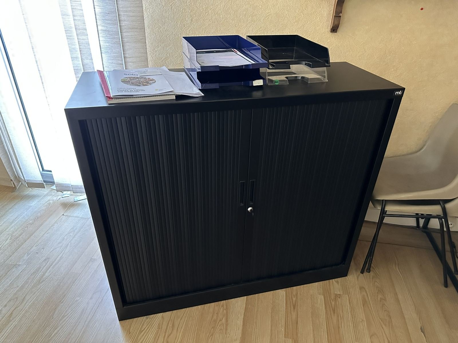 Armoire basse à soufflet noire